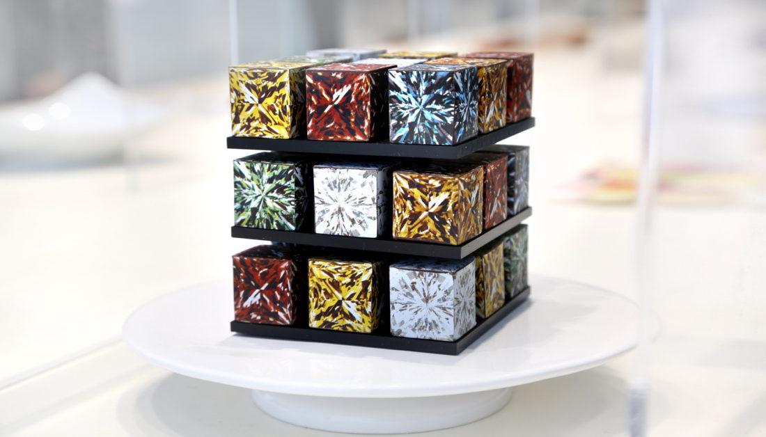 Spider Web Design On Mirror Cakes Spider Web Design On Mirror Cakes